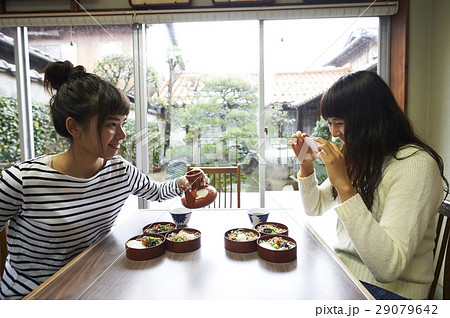 女子旅　食事 29079642