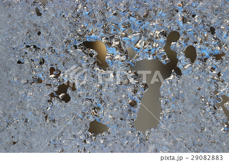 崩れそうな春の氷り 29082883