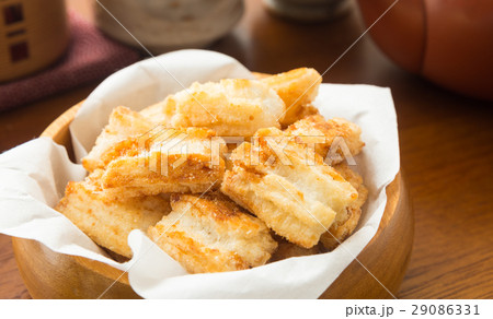 おかき 揚げおかき 米菓 煎餅 お菓子 おやつ 揚げもちの写真素材