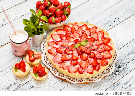 Homemade Strawberry cake Homemade Strawberry cake 29087409
