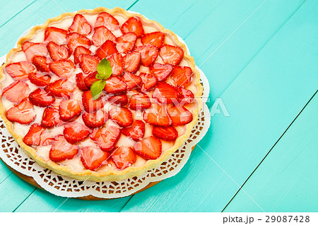 Homemade Strawberry cake 29087428