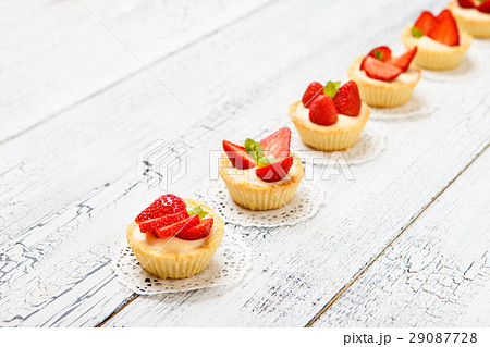 Homemade Strawberry cake 29087728