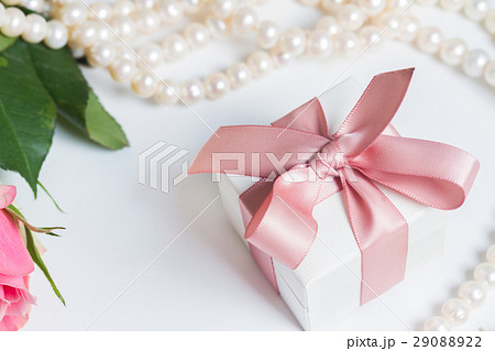 Box with pink ribbon 29088922