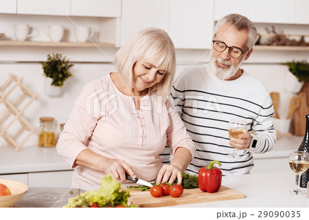 Cheerful aged couple cooking in the kitchen 29090035