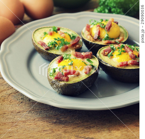 Avocado Egg Boats with bacon 29090036
