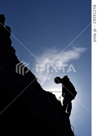 Silhouette of a rock climber hanging on the wall 29092248