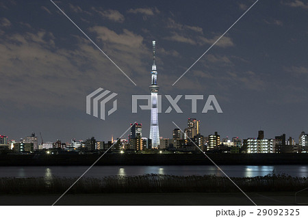 東京スカイツリー「白色のライティング」と墨田区周辺のスカイライン_a 東京スカイツリー「白色のライティング」と墨田区周辺のスカイライン_a 29092325