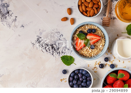 Healthy breakfast  29094899