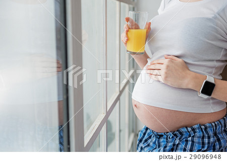Fruit fresh in hands of expectant mother Fruit fresh in hands of expectant mother 29096948