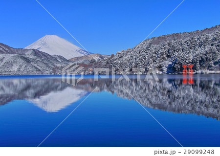 逆さ富士 写真 逆さ富士」の写真素材 | 4,464件の無料イラスト画像 | Adobe Stock