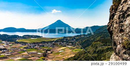 鬼門平から観る開聞岳と池田湖 29100499