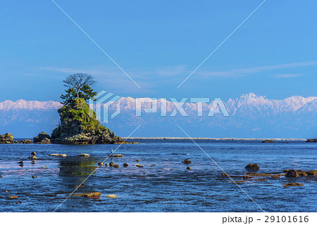 雨晴海岸の女岩と立山連峰 29101616