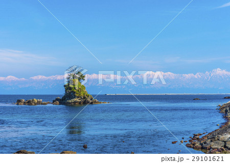 雨晴海岸の女岩と立山連峰 29101621