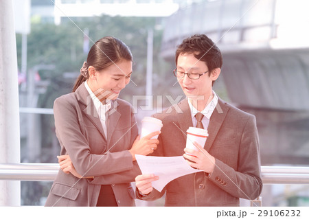 Businessman And Businesswoman Meeting Businessman And Businesswoman Meeting 29106232