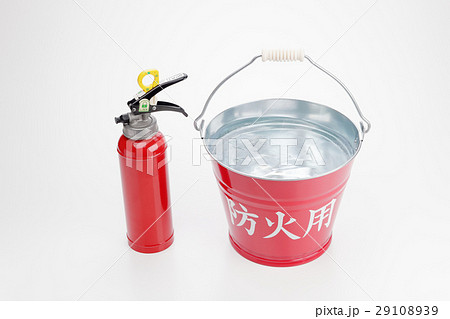 防火用バケツと消火器 防火用バケツと消火器 29108939