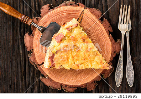Homemade quiche with leek, ham and cheese. 29119895