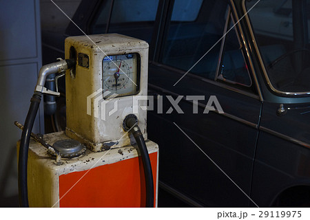 レトロな燃料給油機 29119975