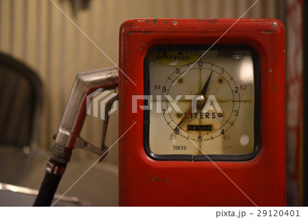 レトロな燃料給油機 29120401