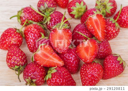 Fresh ripe strawberry on wood 29120811