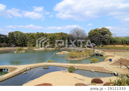 早春の岡山後楽園、唯心山から「沢の池」方向を見る 早春の岡山後楽園、唯心山から「沢の池」方向を見る 29121330
