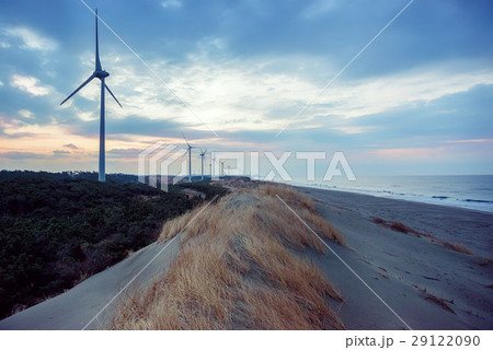 海岸の風力発電、早朝の風景 海岸の風力発電、早朝の風景 29122090