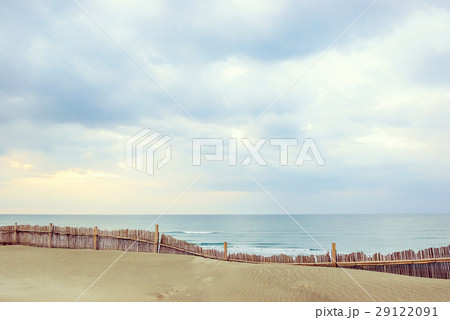 柵のある海岸 29122091