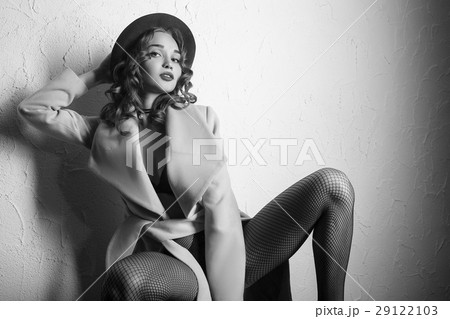 beautiful girl posing 29122103
