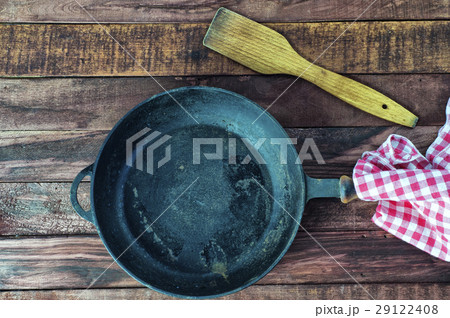 Large empty black cast iron pan Large empty black cast iron pan 29122408