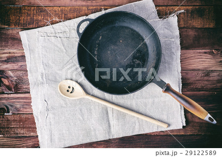 cast iron pan with a spatula  29122589