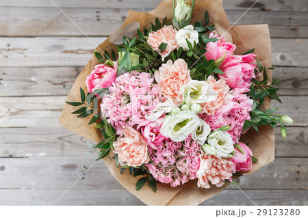 Luxury bouquet of different flowers in glass vase 29123280