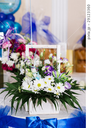 White camomiles, wedding decoration 29123360