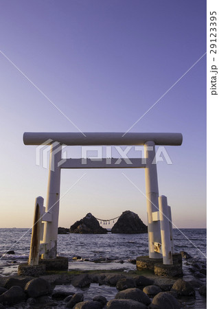 福岡県 糸島市 二見ヶ浦の夫婦岩 福岡県 糸島市 二見ヶ浦の夫婦岩 29123395