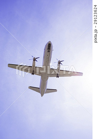 着陸する飛行機 サーブ340B 着陸する飛行機 サーブ340B 29123624