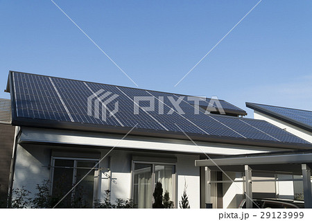 平屋住宅　木造1階建て　屋根全面ソーラパネル設置イメージ　高齢化社会　 29123999