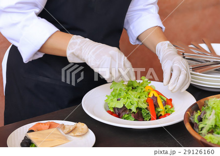 Chef Decorating Salad bowl Chef Decorating Salad bowl 29126160