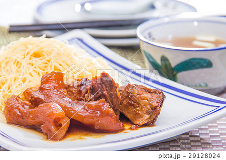 beef tender noodles 29128024