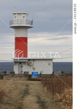 曇りの日の弁慶岬灯台 29128630