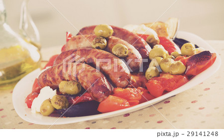 Grilled sausages and vegetables 29141248