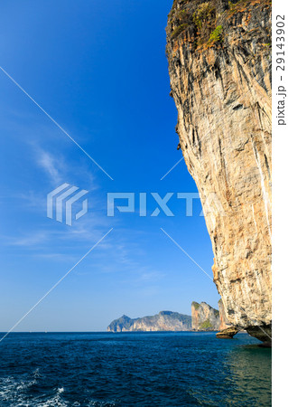 Ckear sea at  Phi Phi Leh south of Thailand 29143902