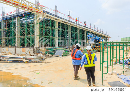 Worker discuss at scaffolding construction, 29146894