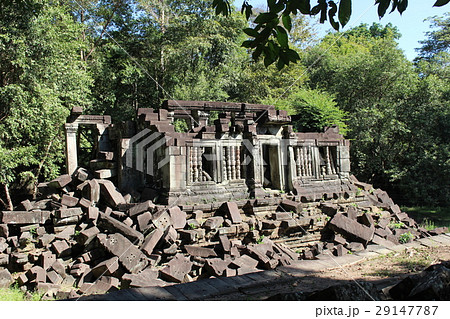 密林に眠る古代寺院跡 アンコール遺跡群 カンボジアの写真素材