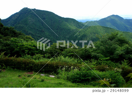 緑の山並み 奥多摩日出山の写真素材