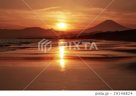 湘南の風景 茅ヶ崎海岸 富士山 海 夕方の写真素材 29148824 Pixta