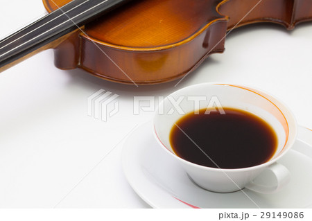 Old violin and cup of coffee on the white table Old violin and cup of coffee on the white table 29149086