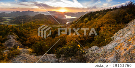 小野アルプス紅山から望む、夕暮れ（兵庫県小野市） 29153760