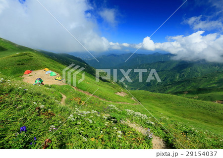 夏の飯豊連峰・門内岳のテント場 29154037