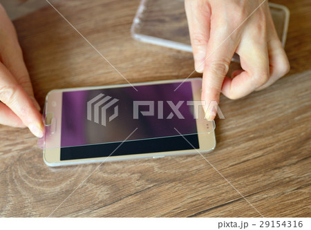 Installing safety glass on smartphone Installing safety glass on smartphone 29154316