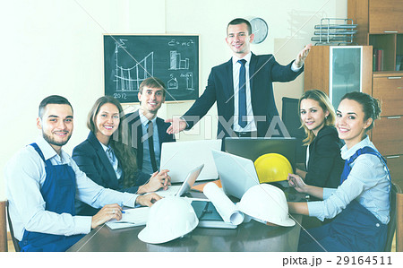 Brainstorming of professional engineers and smiling 29164511