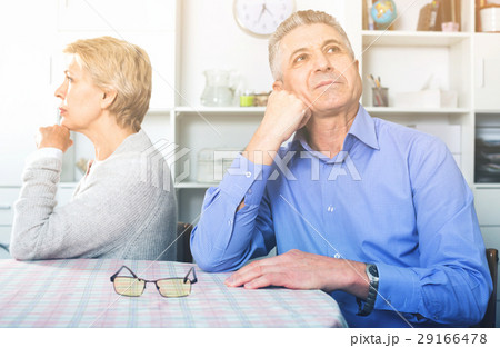 Mature couple decide family matters and find out relationship 29166478