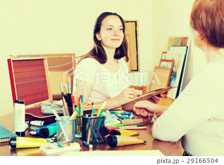 Model poses for the artist 29166504